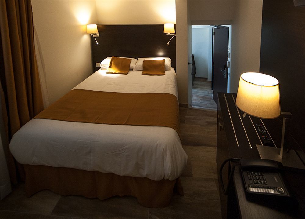 Central Hotel Nimes Luaran gambar