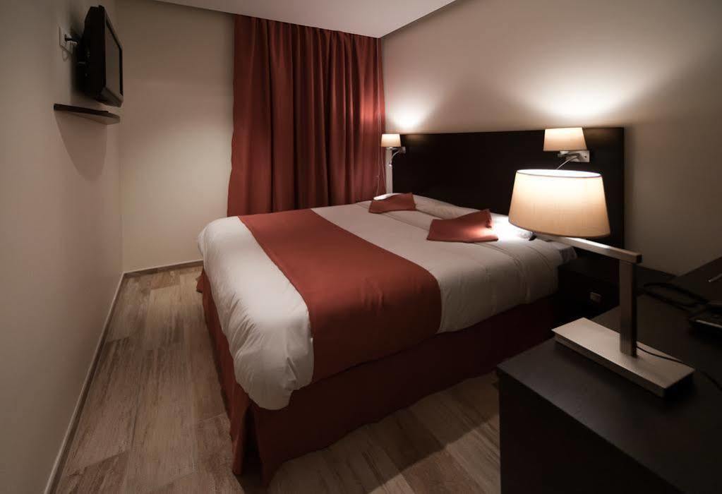 Central Hotel Nimes Luaran gambar